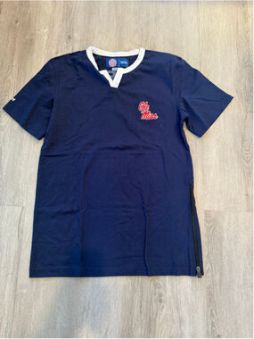 Franchise Clube Ole Miss Hottie Toddy tee shirt medium